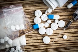 Dipesan Melalui Akun Facebook 'ANONYM', Pemuda di Garut Nekat Edarkan Ratusan Butir Obat Terlarang